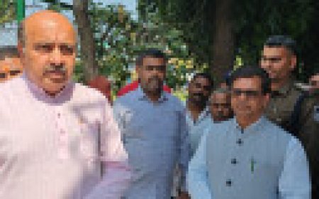 Jabalpur News: सेंट गेब्रियल स्कूल रांझी में बम होने की सूचना से मचा हड़कंप, बम स्क्वॉड-पुलिस ने खाली कराया स्कूल, मौके पर पहुंचे विधायक रोहाणी