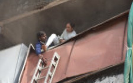 Jabalpur News: करमचंद चौक स्थित टीबड़े मार्केट की थर्ड फ्लोर में लगी आग, रेस्क्यू कर 3 को निकाला गया