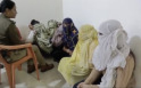 Jabalpur News: आओ स्पा सेंटर में पुलिस ने मारा छापा, 5 लड़कियां 5 पुरुष संदिग्ध हालात में मिले, सेंटर सील