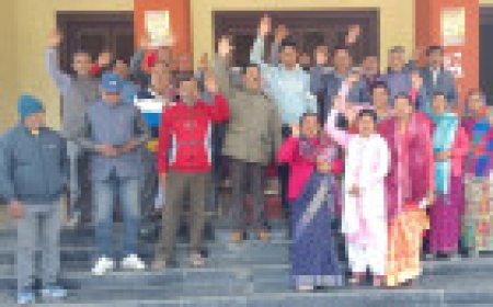 Jabalpur News: आंदोलनकारियों पर RDVV प्रशासन ने चलाया हंटर,  पूर्व महासचिव को थमाया नोटिस...कर्मचारी बोले दमन से डरेंगे नहीं