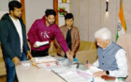 Jabalpur News: 5 सूत्रीय मांगों को लेकर कलेक्टर के पास पहुंचे NSUI कार्यकर्ता