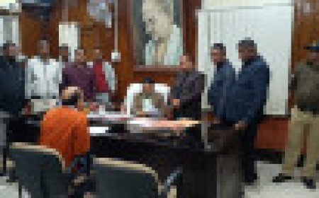 Jabalpur News: अनुसूचित जाति जनजाति एवं पिछड़ा वर्ग कर्मचारी संघ ने RDVV कुलगुरु को घेरा, 30 दिसंबर से अनशन का दिया अल्टीमेटम