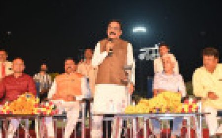 Jabalpur News: नर्मदा महोत्सव की शानदार शुरूआत,  प्रख्यात पार्श्व गायिका मालिनी अवस्थी का गायन रहा प्रमुख आकर्षण