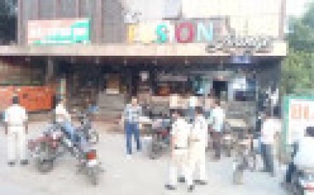 Jabalpur News: आबकारी विभाग ने विजय नगर शराब दुकान में मारा छापा, दूसरे जिले से लाकर बेची जा रही थी शराब