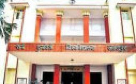 Jabalpur News: आरडीयू के कर्मचारी कर रहे नारेबाजी, कुलगुरू ने साधा ‘मौन’