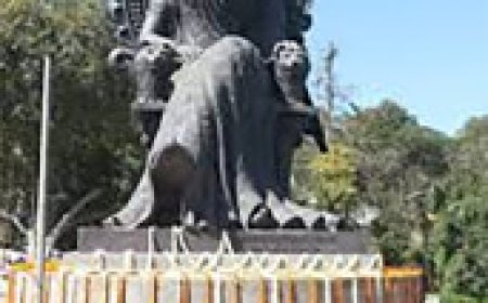 भोपाल में रानी कमलापति की प्रतिमा के सामने अश्लील डांस का मामला, पुलिस ने संदेही युवक को पकड़ा, जांच जारी