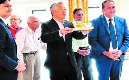 यूएस में वरिष्ठ अमेरिकी राजनयिक ने जैन मंदिर के किए दर्शन, जैन समुदाय का जताया आभार