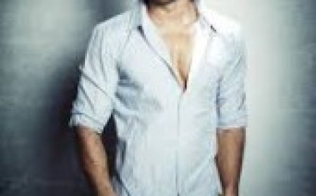 शाहरुख खान जहां अपनी फिल्म डंकी को लेकर जोरों-शोरों से चर्चा में बने हुए हैं. वहीं खबर है रणबीर ‘डॉन 3’ के बाद इस फ़िल्म में भी शाहरुख को रिप्लेस कर सकते हैं