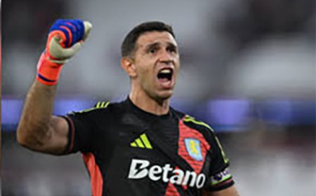 FIFA ने अर्जेंटीना के मार्टिनेज को दो मैचों के लिए किया निलंबित,कैमरा ऑपरेटर के उपकरण को दिया था धक्का जानिए पूरा मामला