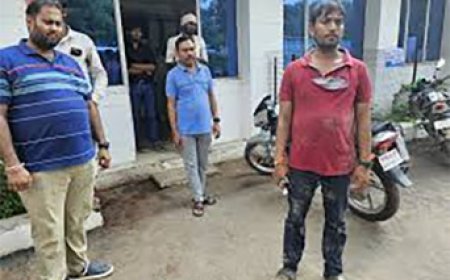 परिसर में पसर रही है गंदगी,प्राइमरी स्कूल 75, मिडिल स्कूल में 103 और हाईस्कूल में 98 छात्र छात्राएं अध्ययनरत