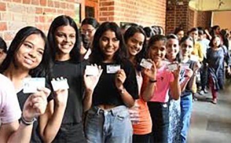 दिल्ली विश्वविद्यालय छात्र संघ चुनाव के लिए वोटिंग जारी, छात्रों में दिखा उत्साह