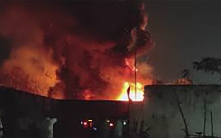 मेडिकल छात्रा से सामूहिक दुष्कर्म; सूरत में  फैक्टरी में लगी आग, 14 मजदूर झुलसे