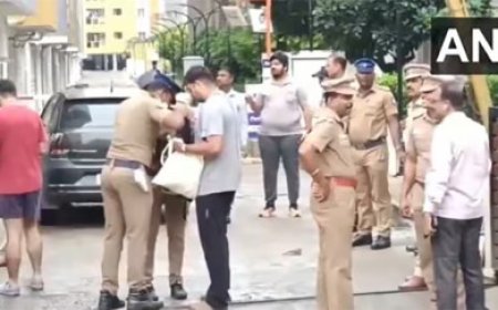 1,000 पुलिसकर्मियों ने छात्रों के फ्लैटों की ली  तलाशी ,500 ग्राम गांजा बरामद