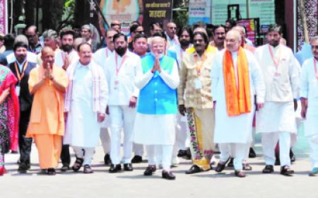 पीएम मोदी ने काशी से तीसरी बार भरा नामांकन, कहा- ये सौभाग्य की बात ‘गंगा का आशीर्वाद अबकी बार 400 पार’