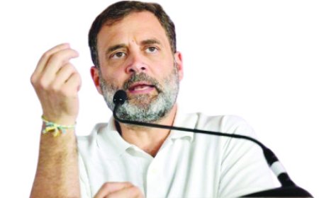 'चंद लोगों के लिए बनी केंद्र और राज्य सरकार