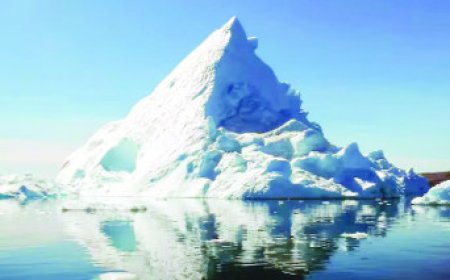 38 साल पहले टूटा हिमखंड सफर पर चला