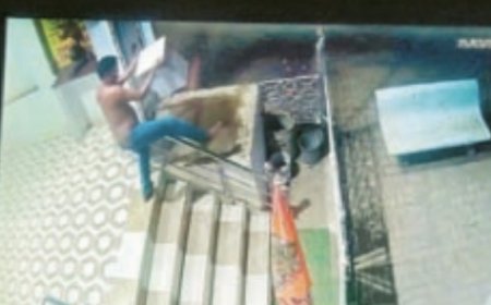 Jabalpur News: भेड़ाघाट के प्रतिष्ठित दुर्गा मंदिर का ताला तोड़कर ‘दानपेटी’ ले गए चोर,सीसीटीवी फुटेज में दिखा चोर