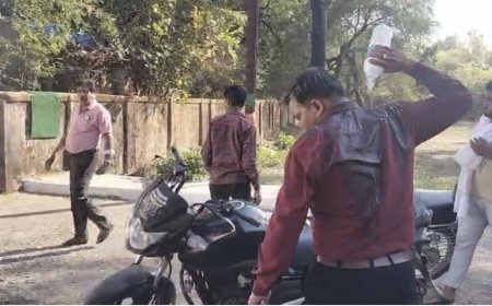 Jabalpur News: बिजली कनेक्शन काटे जाने के विरोध में भाजपा पार्षद ने खुद पर उड़ेल पेट्रोल