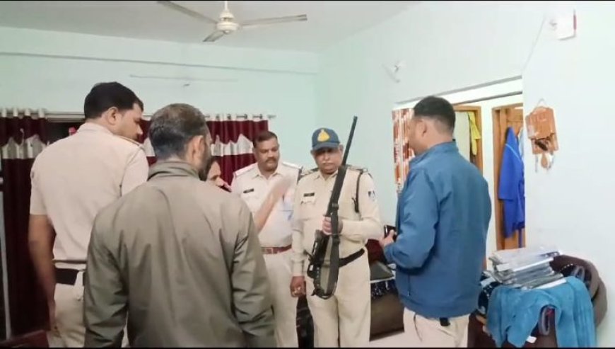 Jabalpur News: रॉयल सिटी कॉलोनी में फायरिंग से हड़कंप, मेडिकल सुपर स्पेशियलिटी में पदस्थ अधिकारी को राइफल सहित थाना ले गई पुलिस