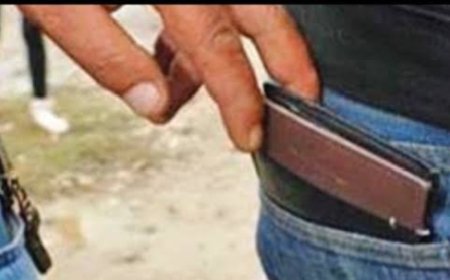 Jabalpur News: डी-मार्ट के गेट पर आशीर्वाद देने झुका और जेब से पर्स निकाल लिया