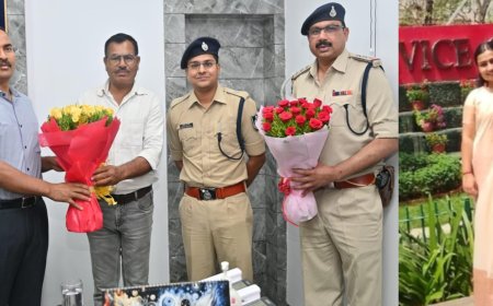 Jabalpur News: आरक्षक की बेटी यूपीएससी में हासिल की 294 वीं रैंक, पुलिस अधीक्षक सम्पत उपाध्याय ने पिता को दी बधाई