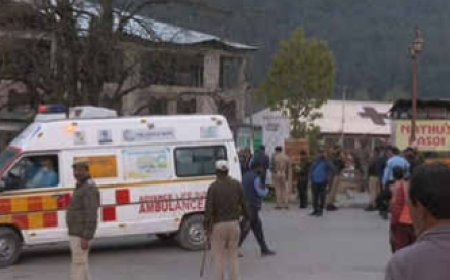 जम्मू-कश्मीर के पहलगाम में टूरिस्ट पर हुए आतंकी हमले में 27 से ज्यादा लोगों की मौत की खबर, पीएम मोदी अपना सउदी अरब का दौरा बीच में ही छोड़कर वापस भारत लौट रहे हैं