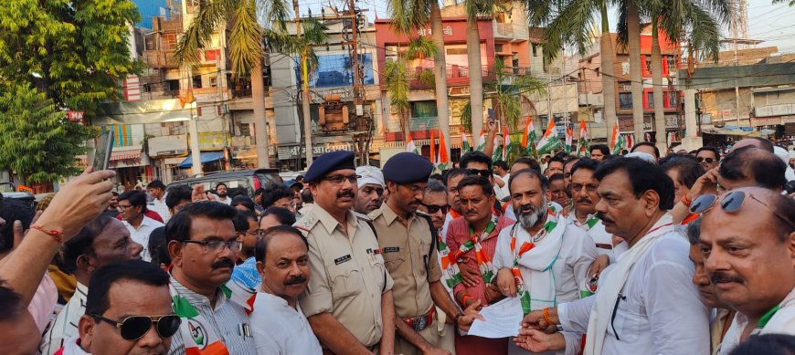 Jabalpur News: लॉर्डगंज क्षेत्र की कानून व्यवस्था को लेकर कांग्रेस का आक्रोश, विधायक घनघोरिया के नेतृत्व में घेरा थाना