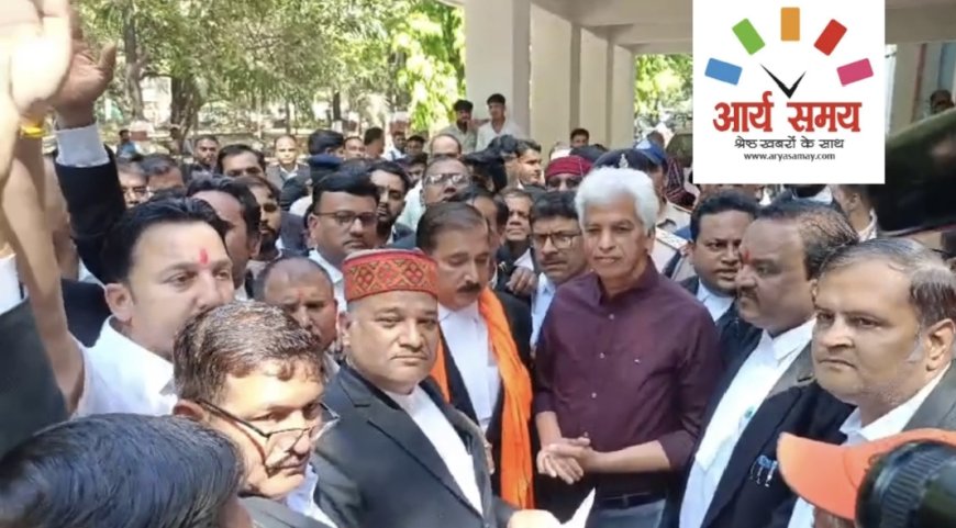 Jabalpur News: पहलगाम में आतंकी हमले से आक्रोशित जबलपुर के अधिवक्ता पहुंचे जबलपुर कलेक्ट्रेट, पाकिस्तान मुर्दाबाद के लगाए नारे