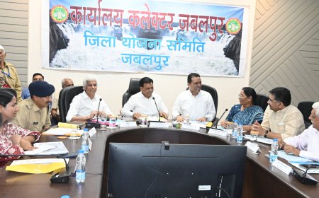 Jabalpur News: जिला योजना समिति की बैठक में प्रभारी मंत्री ने अधिकारियों को चेताया, मुद्दों का समय सीमा करना होगा निराकरण
