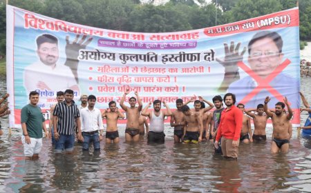 Jabalpur News: RDVV कुलगुरु के विरोध में छात्र संघ का जल सत्याग्रह