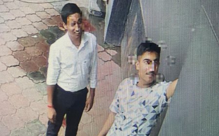 Jabalpur News: SMART CITY ऑफिस में घुसे युवकों ने फाड़ी टेंडर फाइलें, फिर भी दो दिन मौन साधे रहे अधिकारी...अब सीसीटीवी फुटेज आए सामने