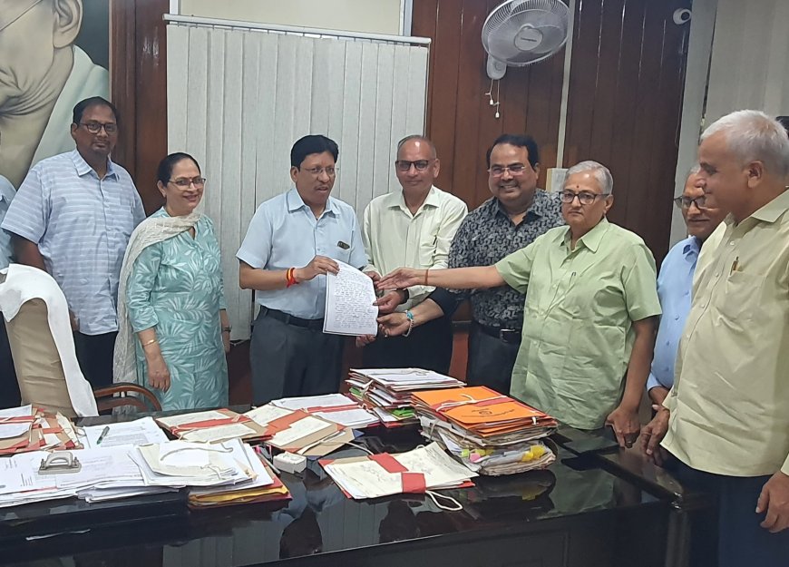 Jabalpur News: RDVV कैंपस में डीएसडब्ल्यू की कार पर चले पत्थर, अध्यापक मंडल ने विश्वविद्यालय की सुरक्षा पर उठाए सवाल