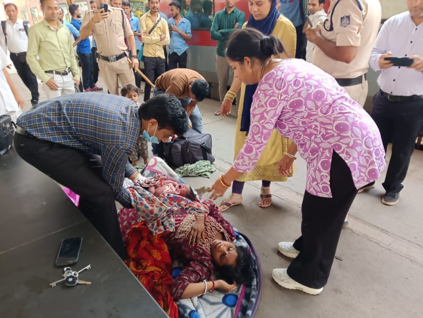 Jabalpur News: रेलवे प्लेटफार्म में पर्दे की आड़ में हुआ बच्चे का जन्म, किलकारियां सुन बजने लगी तालियां