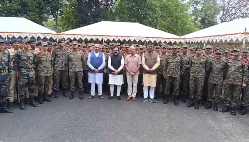 Jabalpur News:मंत्री राकेश सिंह ने वीर सैनिकों के साथ बैठकर सुनी पीएम मोदी की "मन की बात"