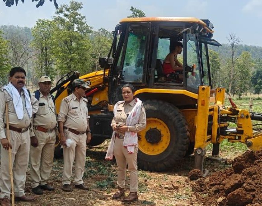 Jabalpur News: जंगल में फेंसिंग कर थी जमीन कब्जाने की प्लानिंग,वन विभाग ने चलाया बुलडोजर