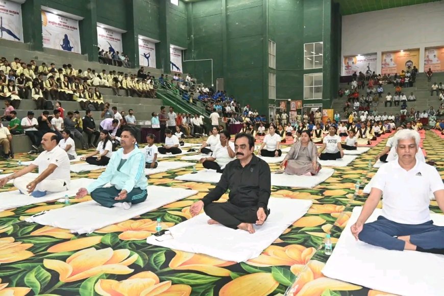 Jabalpur News: योग दिवस पर मंत्री सिंह बोले; योग जो कभी हिमालय की कंदराओं में साधकों की साधना था, आज वह न्यूयॉर्क की सड़कों से लेकर जबलपुर के घाटों तक जीवनशैली बन चुका है