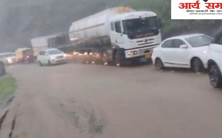 Jabalpur News अलसुबह से लगी झड़ी, मंडला-जबलपुर मार्ग में भूस्खलन से लगा लंबा जाम