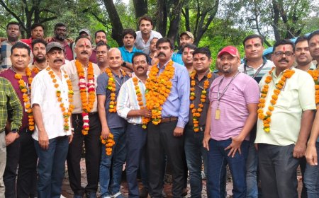 Jabalpur News: OFK इंटक के पदाधिकारी- कार्यकर्ताओं ने थामा लाल झंडे का दामन