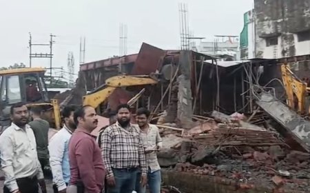 Jabalpur News: ट्रांसपोर्ट नगर में चला बुलडोजर, अघोरी बाबा मंदिर को लेकर निकला बीच का रास्ता