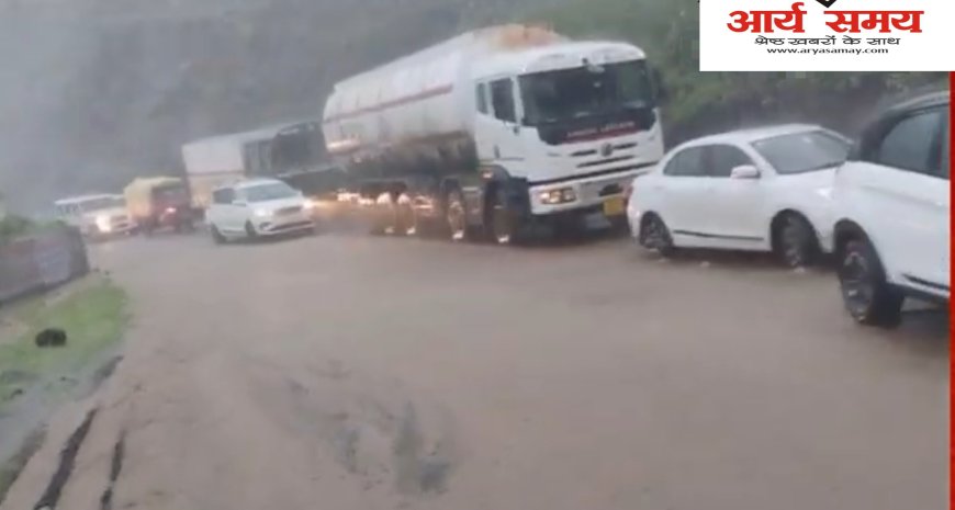 Jabalpur News अलसुबह से लगी झड़ी, मंडला-जबलपुर मार्ग में भूस्खलन से लगा लंबा जाम
