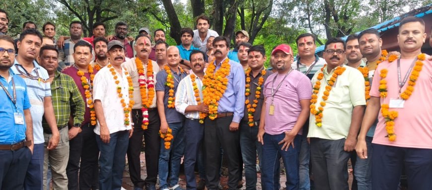 Jabalpur News: OFK इंटक के पदाधिकारी- कार्यकर्ताओं ने थामा लाल झंडे का दामन
