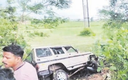 Jabalpur News: तेज रफ्तार बोलेरो बाइक सवार को टक्कर मार खेत में उतरी