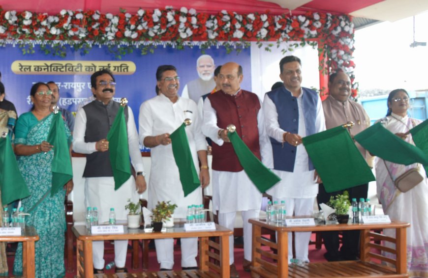 Jabalpur News: जबलपुर - रायपुर और रीवा से पुणे ट्रेन पटरी पर दौड़ी, पीडब्ल्यूडी मंत्री सिंह ने दिखाई हरी झंडी