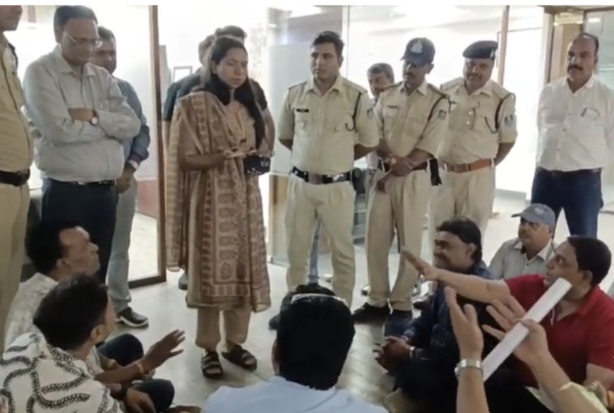Jabalpur News: भुगतान नहीं होने से बिफरे नगर निगम के ठेकेदार, सभी काम बंद करने की दी चेतावनी