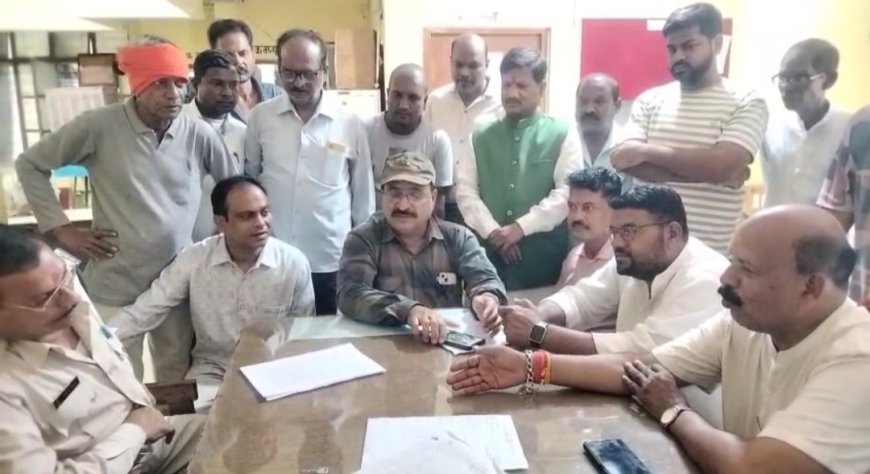Jabalpur News: कांग्रेस के पूर्व पार्षद के खिलाफ भाजपा नेताओं ने दर्ज कराई एफआईआर, महिलाओं पर टिप्पणी करने का मामला