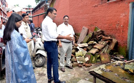 Jabalpur News: नगर निगम परिसर में गंदगी देख अधिकारियों पर भड़के निगमायुक्त