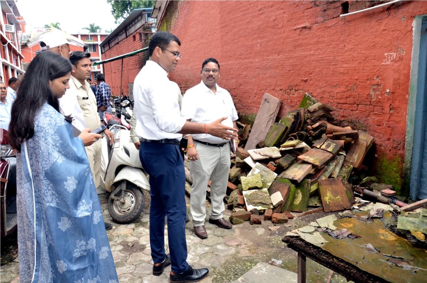 Jabalpur News: नगर निगम परिसर में गंदगी देख अधिकारियों पर भड़के निगमायुक्त
