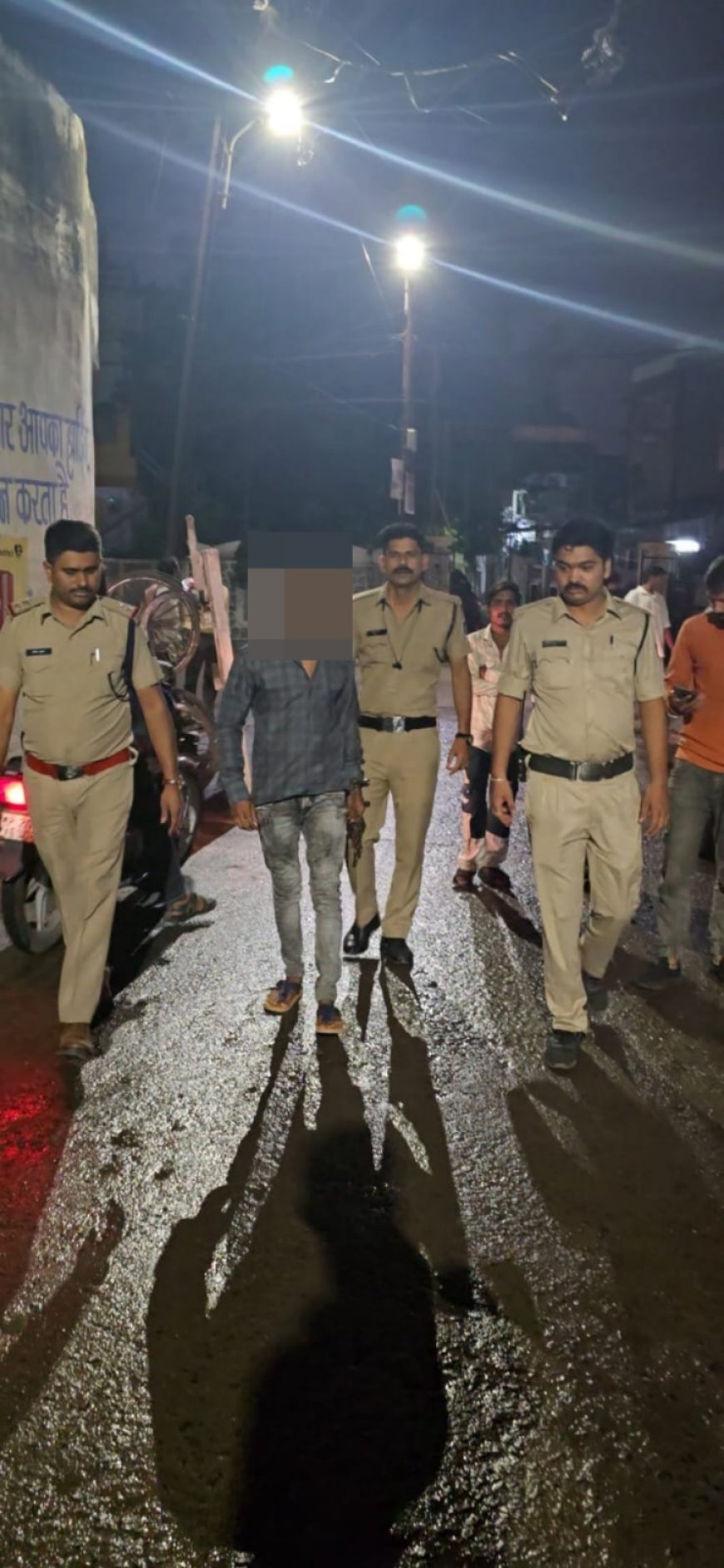 Jabalpur News: सरेराह पुलिस को धमकाते हुए फायरिंग करने वाला कुख्यात बदमाश गिरफ्तार