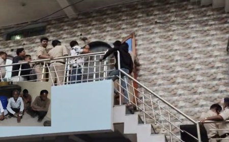 Jabalpur News: निगरानीशुदा बदमाश कैलाश के घर में पुलिस का छापा, दरवाजा तोड़कर घुसी टीम को दिहाड़ी में सट्टा लिखते मिले मजदूर