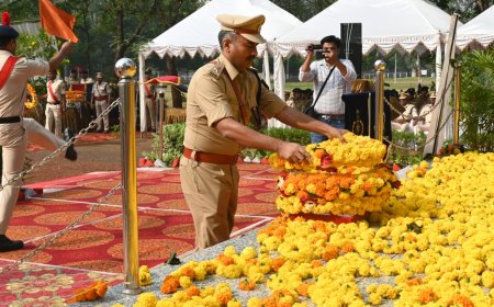Jabalpur News: शहीद वीर पुलिस कर्मियों को किया याद, पुलिस महानिरीक्षक पुष्प चक्र अर्पित कर दी श्रद्धांजलि